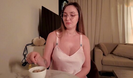 Заночевал в гостях у друга и трахнул маму с перепуга!