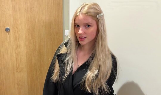 Бывшая экс-подруга приехала за вещами, а получила еще и секс...