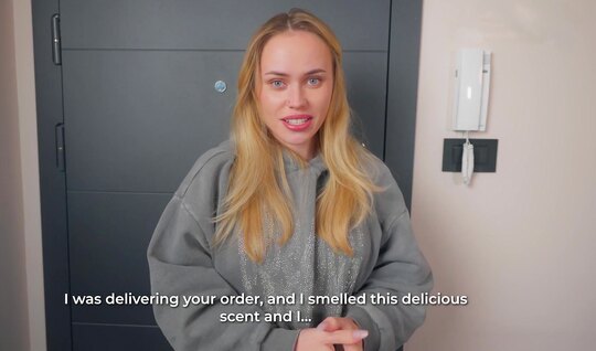 Блондинка Мэри Мур кричит от неожиданности, когда в нее кончает друг...