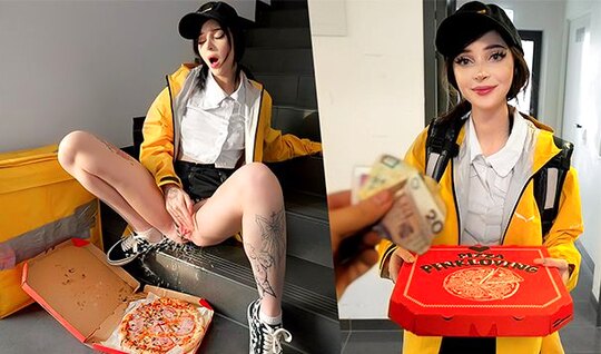 Целая масса впечатлений в первый день работы доставщицей!...